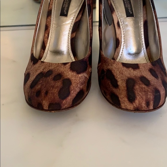 dolce and gabbana leopard heels